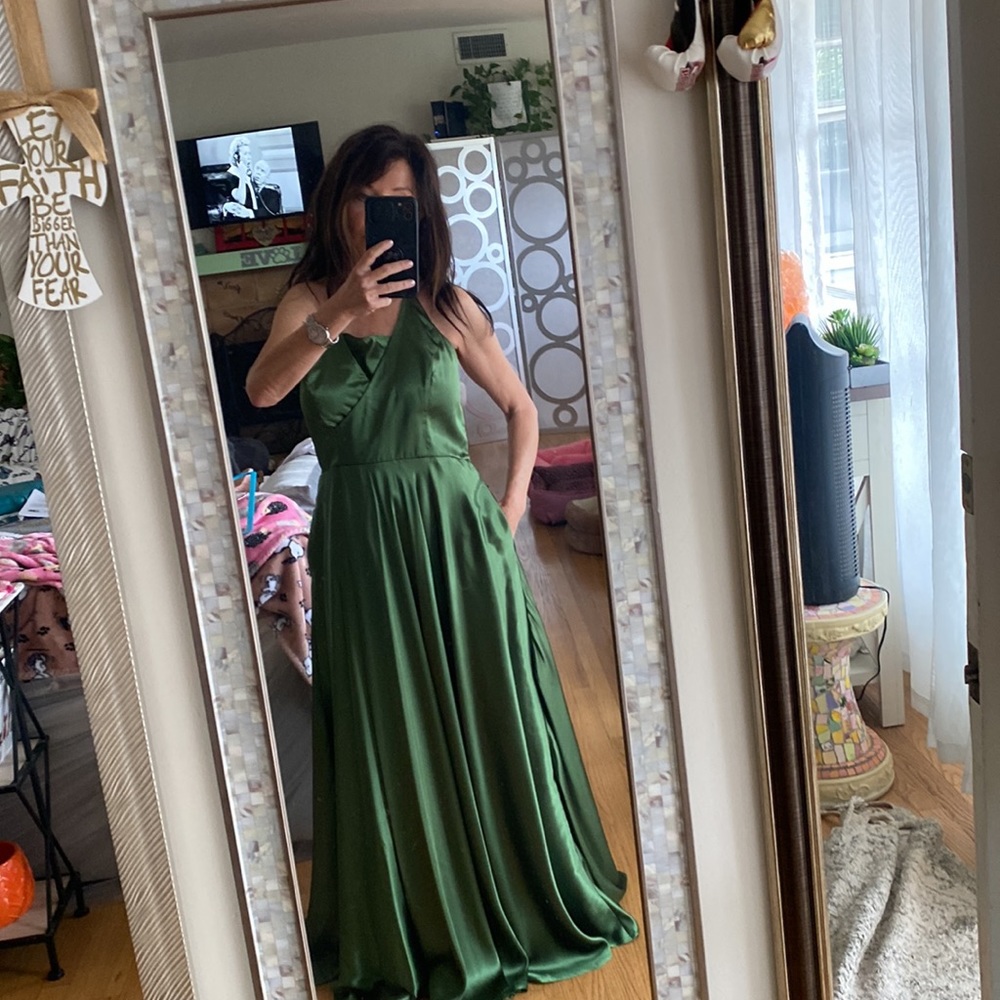 Formal Dress - Picture 3 of 8